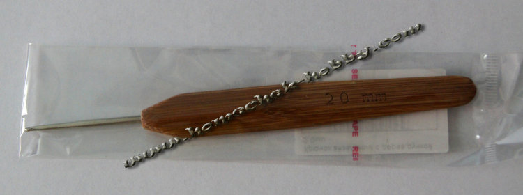 Крючок вязальный с деревянной ручкой. Размер в ассортименте